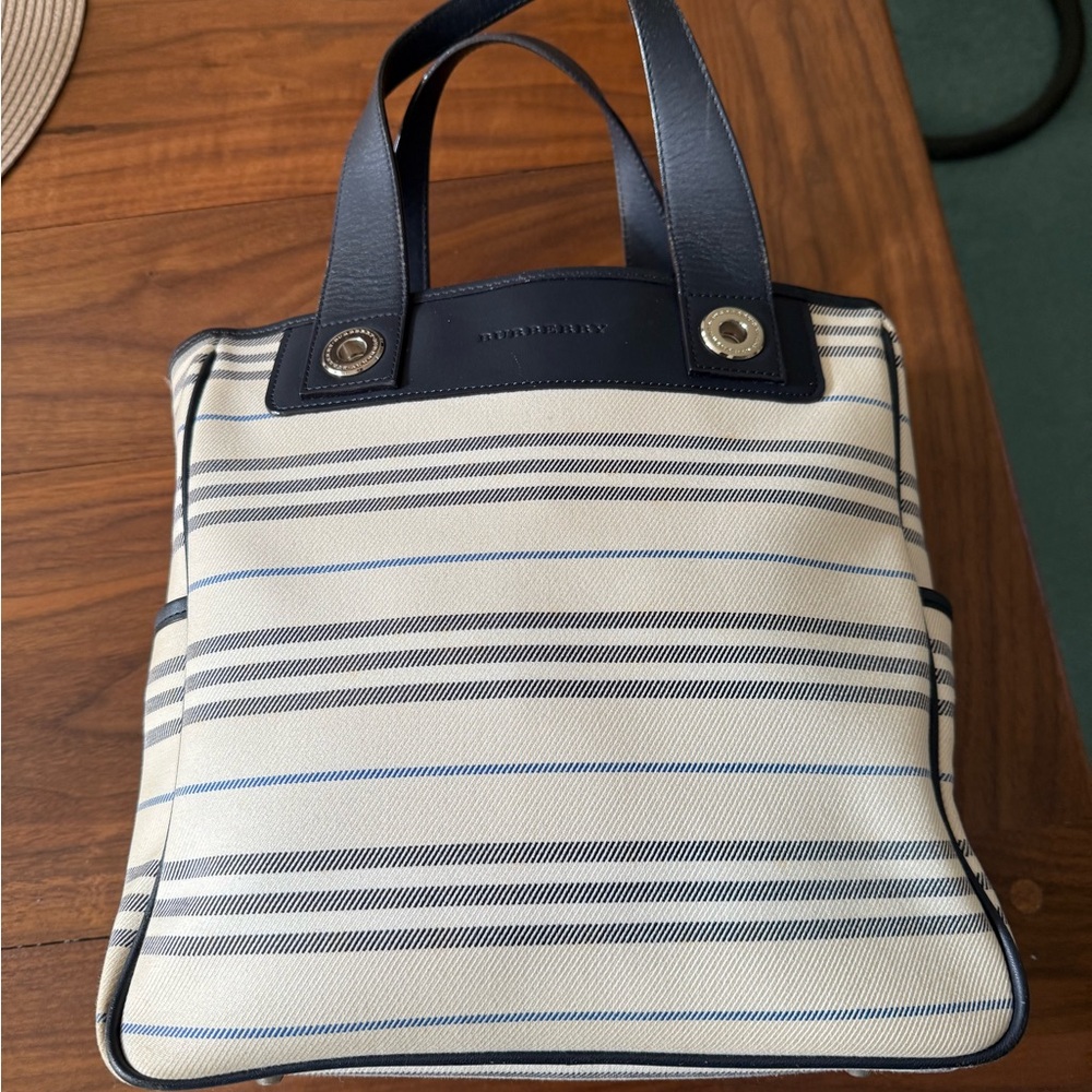 Preloved vintage authentic Burburry Medium Tote